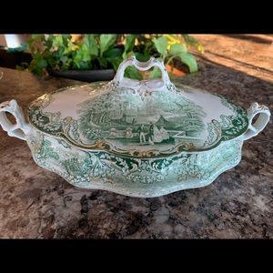 J&G Meakin Hanley England  Virginia Pattern Tureen